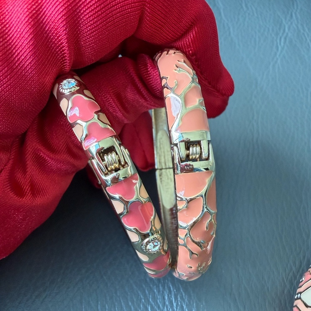 ✨Sequin Set of 3 Sea-Inspired Crystal Bracelets – Gold, beige& Coral 🪸 Tones✨ - Picture 13 of 16